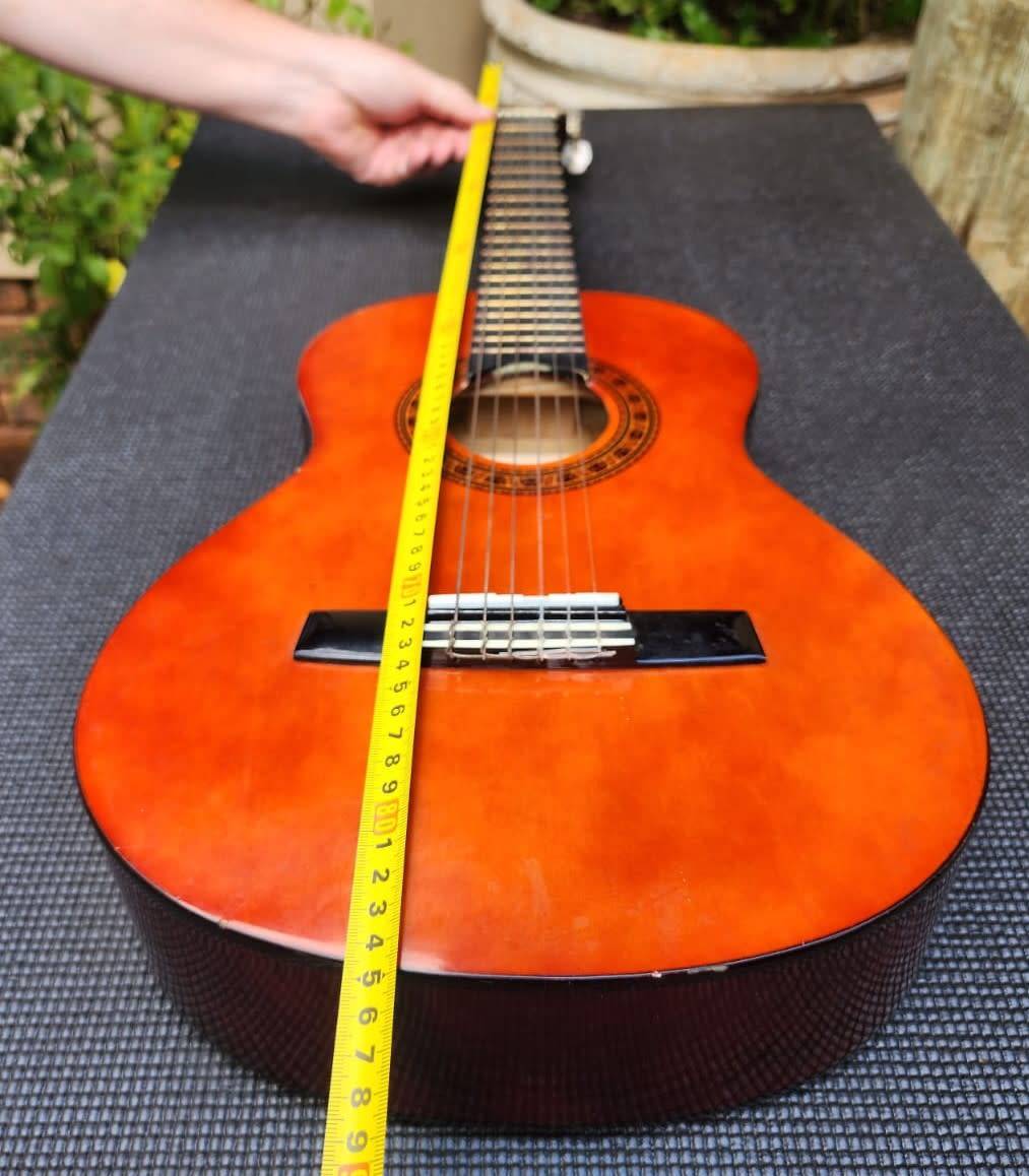 Classical Excellent Condition Valencia Australia CG160 Nylon String Classical excellent condition valencia australia cg160 nylon string